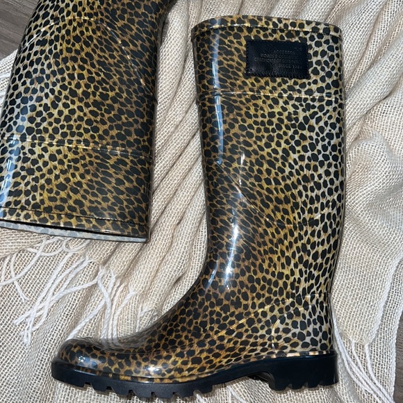 D&G animal print rain boots, Size 37 euro size. - Picture 3 of 9